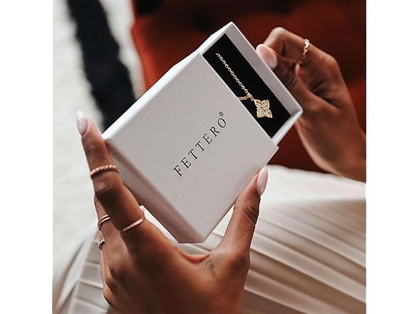 FETTERO Pendant Necklace