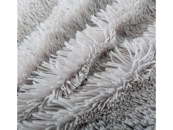 Reafort 60"x70" Luxury Shaggy Fur Throw