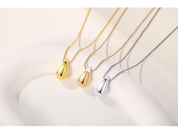 J JEAN QCEE Gold Pear Pendant Necklace